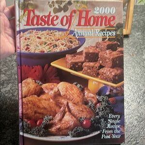 Taste Of Home Annual Recipies  Kitchen Cookbook 2000 Hardcover